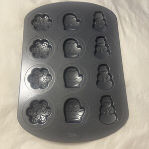 Wilton Winter/Christmas 12 Cookie Shapes Pan Snowmen Mittens Snowflakes